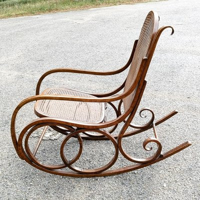 Curved Wooden Rocking Chair-RAQ-1747933