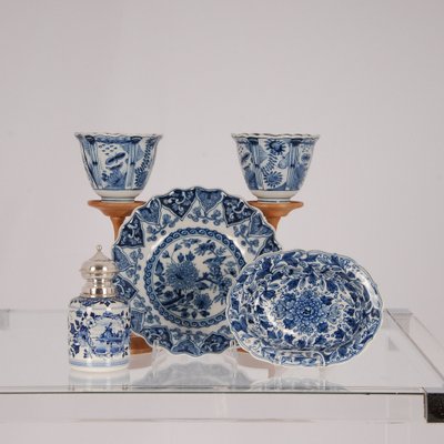 Dutch Blue and White Delftware Plates, Tea Caddy & Wanli Crow Cups, 1950s, Set of 5-GOE-1342268