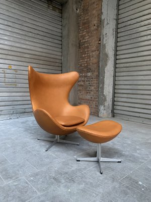 Egg Chair and Ottoman by Arne Jacobsen for Fritz Hansen, 1960s, Set of 2-ZM-1560004