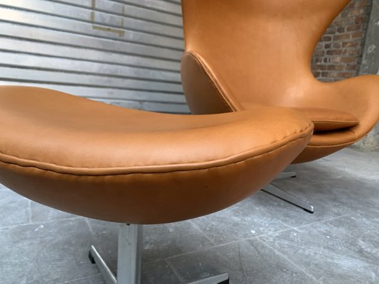 Egg Chair and Ottoman by Arne Jacobsen for Fritz Hansen, 1960s, Set of 2-ZM-1560004