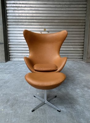 Egg Chair and Ottoman by Arne Jacobsen for Fritz Hansen, 1960s, Set of 2-ZM-1560004