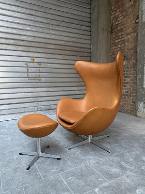 Egg Chair and Ottoman by Arne Jacobsen for Fritz Hansen, 1960s, Set of 2-ZM-1560004