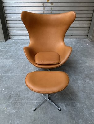 Egg Chair and Ottoman by Arne Jacobsen for Fritz Hansen, 1960s, Set of 2-ZM-1560004