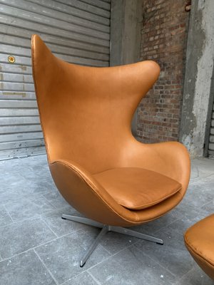 Egg Chair and Ottoman by Arne Jacobsen for Fritz Hansen, 1960s, Set of 2-ZM-1560004