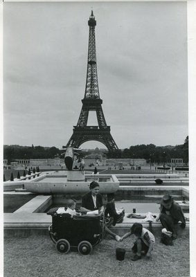 Eiffel Tower, Paris, 1955-DYV-701165