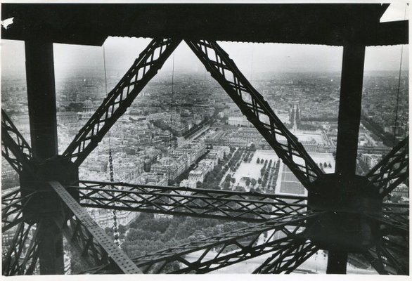 Eiffel Tower, Paris, 1955-DYV-701164