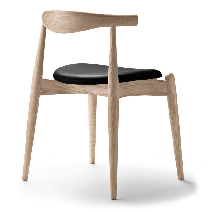 CH20 | Elbow Chair by Carl Hansen & Søn #Oak / Soaped / Leather Thor 301