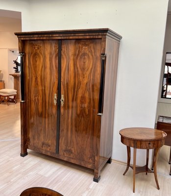 Empire Armoire in Walnut Veneer & Brass, Vienna, 1815-NNB-1786644