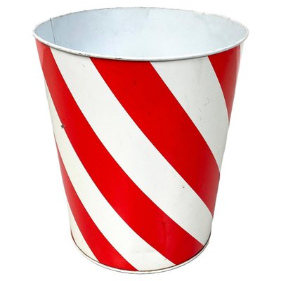 English Modern Round Wastepaper Basket in Red and White Metal, 1990s-GDD-1757587