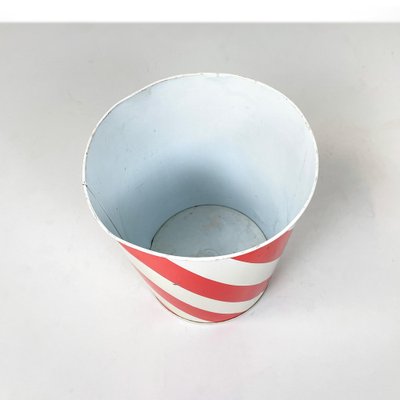 English Modern Round Wastepaper Basket in Red and White Metal, 1990s-GDD-1757587