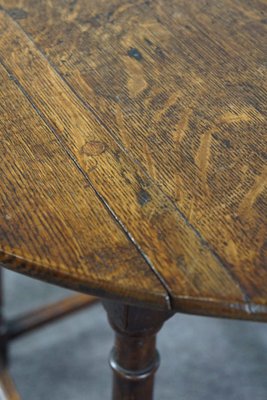 English Round Oak Side or Center Table, 18th Century-HPP-1779851