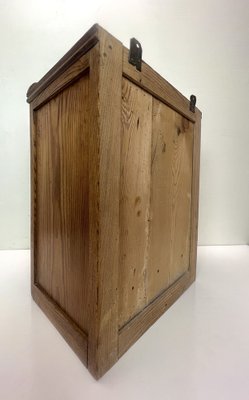 English Victorian Style Carved Elm Wood Wall Cabinet, 1900s-WZZ-1369504