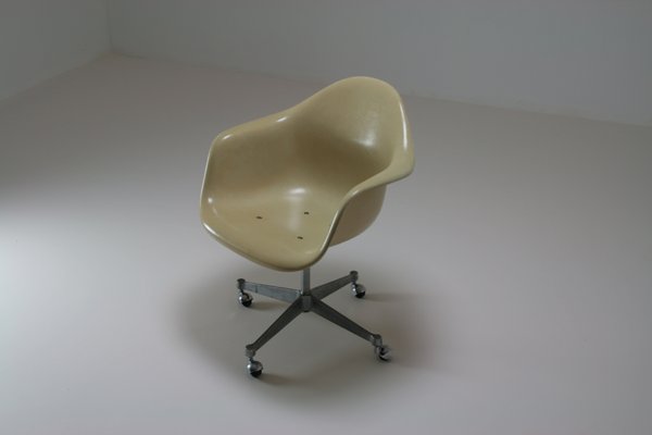 Fiberglass Shell Armchair attributed to Charles & Ray Eames for Herman Miller, 1960s-OTV-1421334