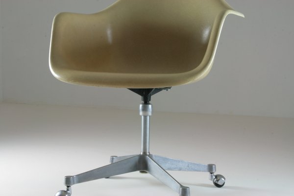 Fiberglass Shell Armchair attributed to Charles & Ray Eames for Herman Miller, 1960s-OTV-1421334