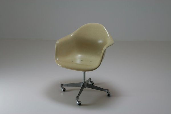 Fiberglass Shell Armchair attributed to Charles & Ray Eames for Herman Miller, 1960s-OTV-1421334