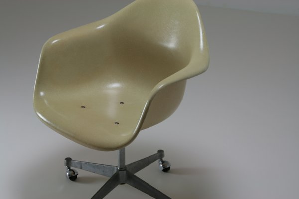 Fiberglass Shell Armchair attributed to Charles & Ray Eames for Herman Miller, 1960s-OTV-1421334