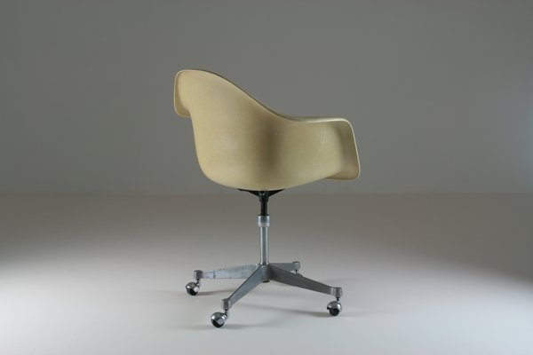 Fiberglass Shell Armchair attributed to Charles & Ray Eames for Herman Miller, 1960s-OTV-1421334