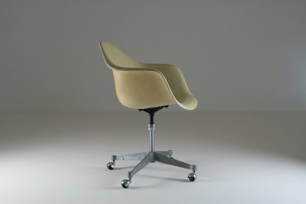 Fiberglass Shell Armchair attributed to Charles & Ray Eames for Herman Miller, 1960s-OTV-1421334