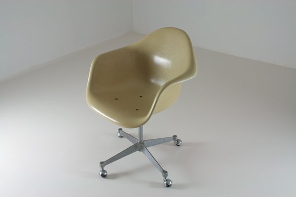 Fiberglass Shell Armchair attributed to Charles & Ray Eames for Herman Miller, 1960s-OTV-1421334