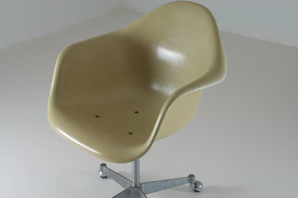 Fiberglass Shell Armchair attributed to Charles & Ray Eames for Herman Miller, 1960s-OTV-1421334