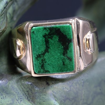 French 18 Karat Yellow Gold Signet Ring with Maw Sit Sit Jade, 1930s-OLU-1784785