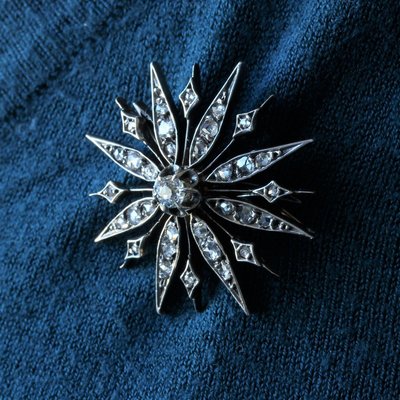 French 19th Century Diamonds and 18 Karat Yellow Gold Silver Snowflake Brooch-OLU-896717