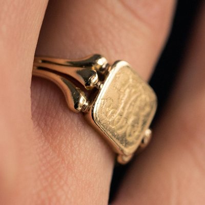 French 20th Century 18 Karat Yellow Gold Engraved Signet Ring-OLU-896804