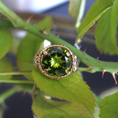 French 4.20 Carats Peridot 18 Karat Rose Gold Ring, 1950s-OLU-1743319