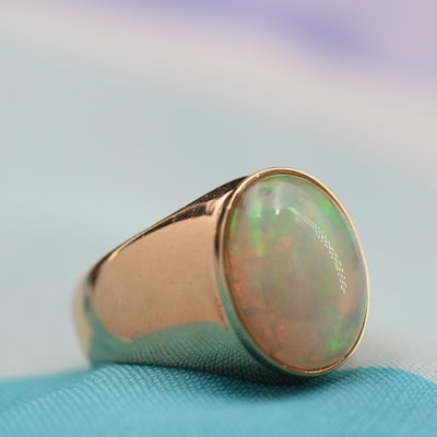 French 4.75 Carats Opal 18 Karat Yellow Gold Bangle Ring, 1960s-OLU-1718974