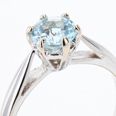 French Aquamarine 18 Karat White Gold Solitaire Ring, 1970s-OLU-1388185