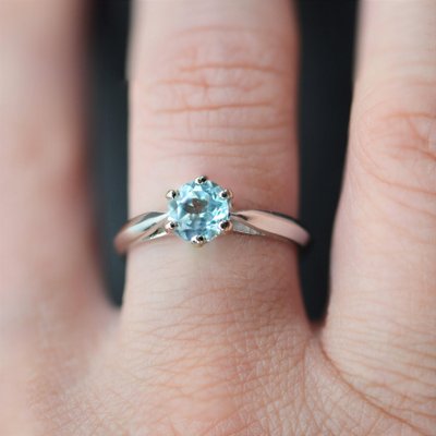 French Aquamarine 18 Karat White Gold Solitaire Ring, 1970s-OLU-1388185