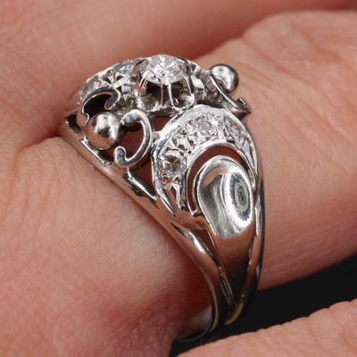 French Art Deco Diamond & 18 Karat White Gold Dome Ring, 1930s-OLU-1118185