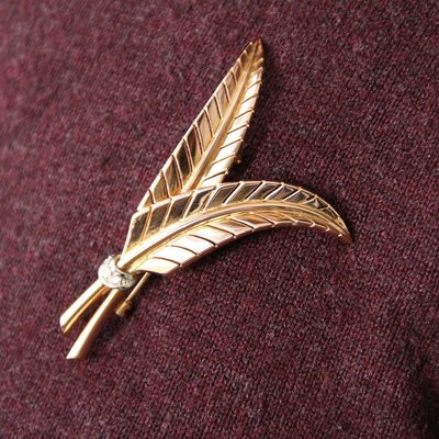 French Diamonds and 18 Karat Yellow Gold Fern Leaves Brooch, 1950s-OLU-896756