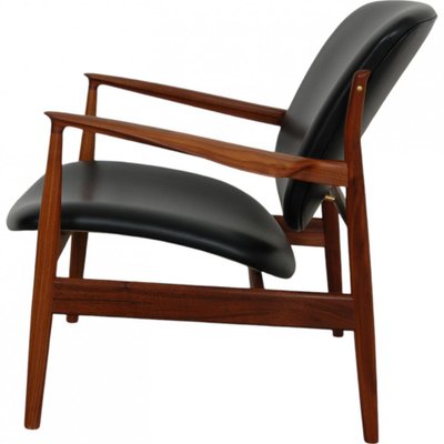 French Lounge Chair in Black Leather and Walnut by Finn Juhl-MTD-2028743