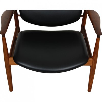 French Lounge Chair in Black Leather and Walnut by Finn Juhl-MTD-2028743