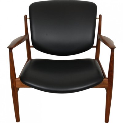 French Lounge Chair in Black Leather and Walnut by Finn Juhl-MTD-2028744