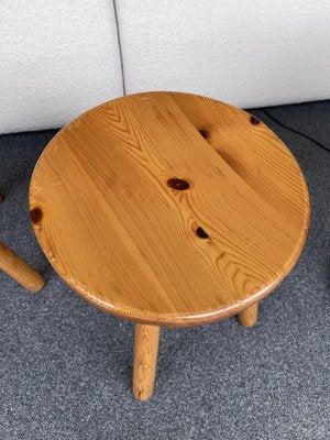 French Pine Stools in the style of Charlotte Perriand, 1960s, Set of 2-FUE-949459