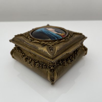 Gilt Bronze Box Portrait in Medallion attributed to De Mandre, France, 1900s-XOM-2036018