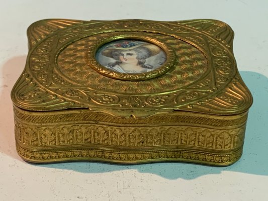 Golden Bronze Box with Lady Miniature-IKW-1138834