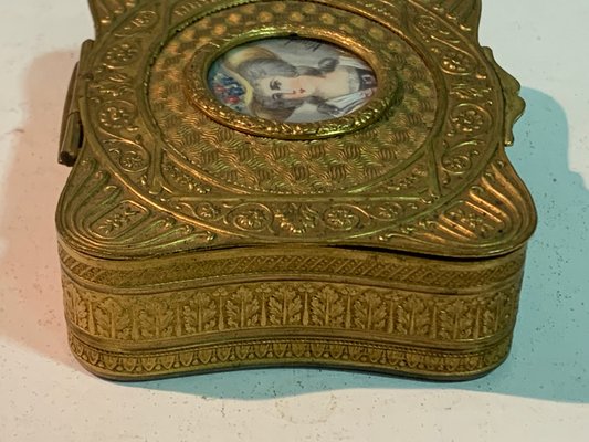 Golden Bronze Box with Lady Miniature-IKW-1138834