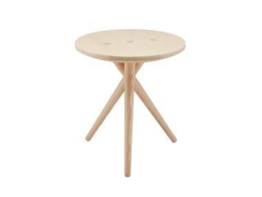 1025 - Solid wood side table by Thonet