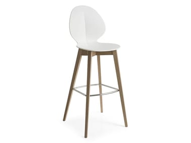 BASIL W - Chair with footrest by Calligaris