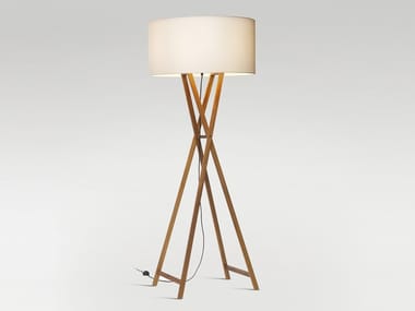 CALA - Oak floor lamp with PET lampshades by Marset