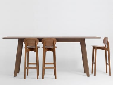 CENA - Round solid wood dining table by Zeitraum