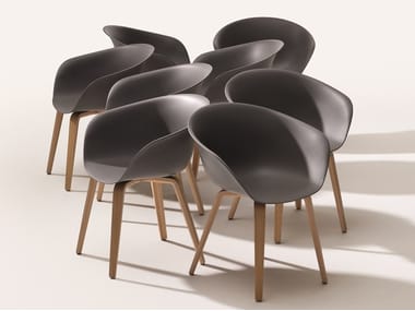 DUNA 02 - Recycled plastic chair with armrests by Arper