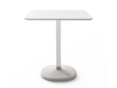 FONDA - Square table by B-LINE