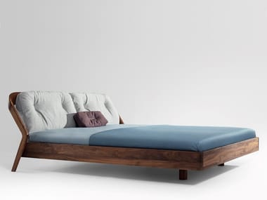 FRIDAY NIGHT - Wooden bed with upholstered headboard by Zeitraum