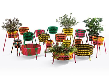 JARDIN SUSPENDU - Painted steel and polyethylene handwoven thread baskets by Moroso