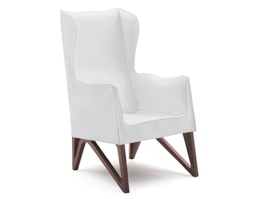 MOBIUS - Wing leather armchair with armrests by Giorgetti