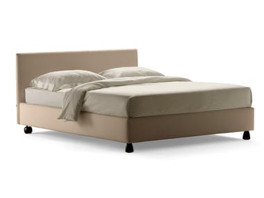 NOTTURNO - Double bed on castors by Flou